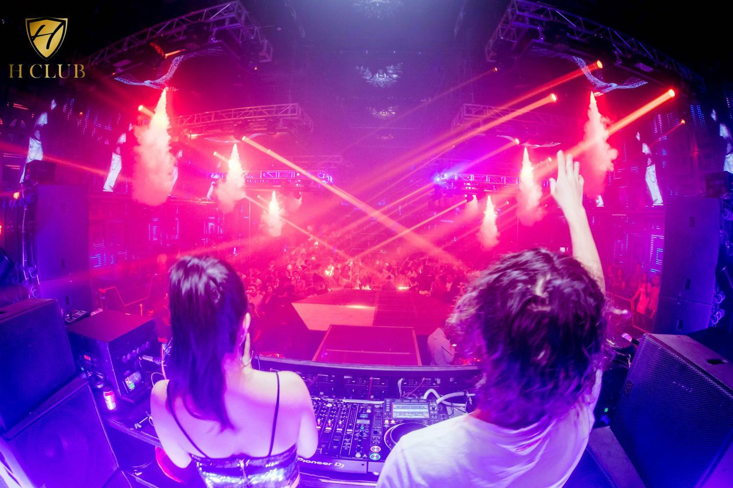 hclub-luxury-bar-ha-long-4.jpeg